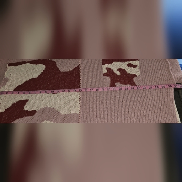 (J) POL Colorblock Knit Sweater in Red and Cream Size Small PTP is 30" - Picture 5 of 8